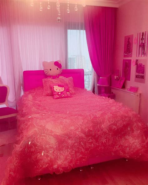 Pin by 🎀Alexis ♛ Amóur🎀 on Pink | Pink bedrooms, Barbie room, Hot pink ...