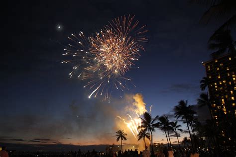 Fireworks at Hilton Hawaiian Village | IMG_4732.JPG | RYO@flickr | Flickr