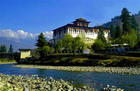 Rinpung Dzong, Paro, Bhutan | Paro Dzong, History | Holidify