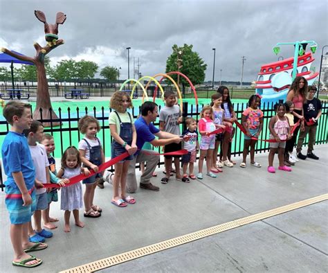 New Splash Pad opens on Alton riverfront – Illinois Business Journal