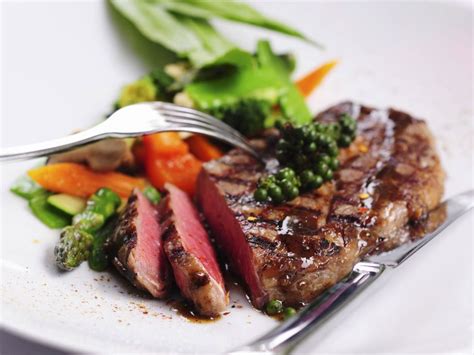 Peppery rump steak with veggies Recipe | EatSmarter