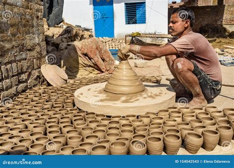 Indian Potter Making Clay Pots on Pottery Wheel in Bikaner. Rajasthan ...