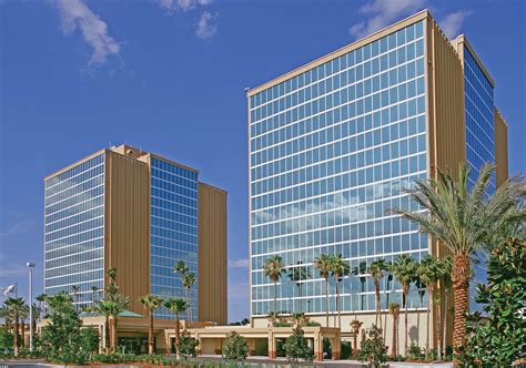 DoubleTree by Hilton at the Entrance to Universal Orlando Expert Review | Fodor’s Travel