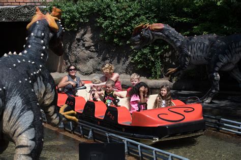 Dinosaur Island Boat Ride | Columbus Zoo and Aquarium