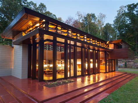 You Can Sleep Inside Some of These Famous Frank Lloyd Wright Homes