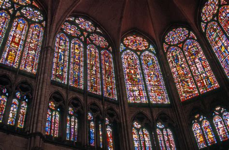 stained glass windows at reims cathedral 4k HD Wallpaper