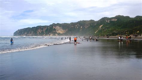 Pusat Pariwisata: Parangtritis Beach