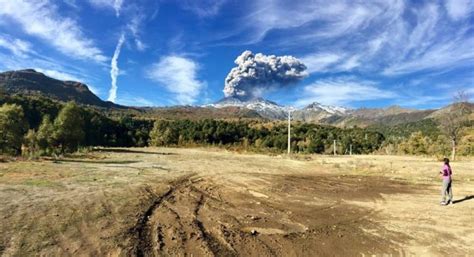 Poas volcano evacuated, strong eruptions at Nevados de Chillan, Agua ...