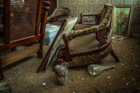 Broken & Forgotten | The lounge chairs were of an very old s… | Flickr