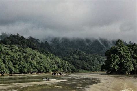 Public boat Belaga - Kapit - Sibu. A low cost cruise on Rajang River, Borneo | Cycloscope ...