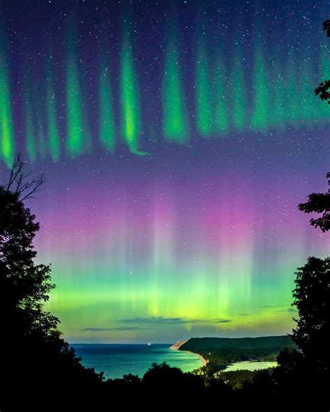 Amazing Northern Lights photo was bucket-list chance for Michigan photographer - mlive.com