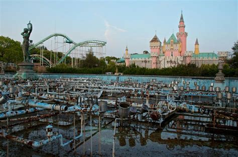 Nara Dreamland, Japan | Abandoned theme parks, Abandoned amusement ...