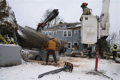 Power line falls on car during Oregon ice storm, killing 3 and hurting a baby, authorities say ...