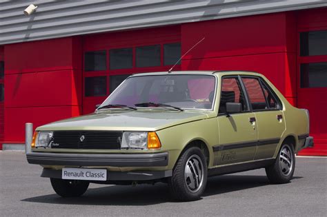 Photo 35 - Renault 18 Turbo verte vue avant - Renault : retour sur les années turbo en images