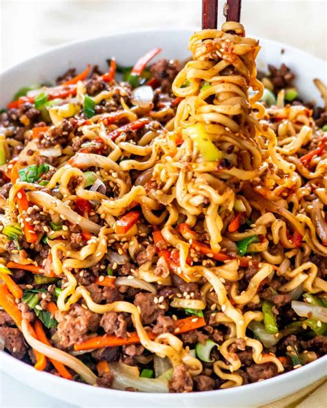 Hoisin Beef Noodles - This recipe is made with an easy sauce, tender ramen noodles, crunchy ...