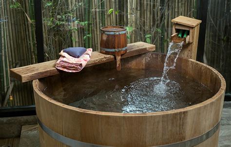 Japanese soaking tub wood | Outdoor bathtub, Japanese soaking tubs ...