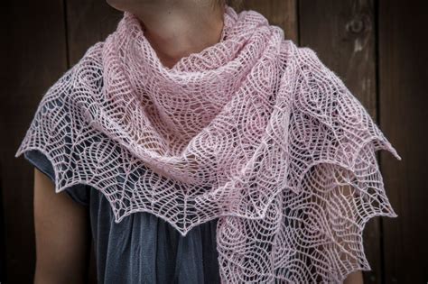 Shetland Knitting Patterns | Shetland Lace Triangle Shawl | Shetland ...