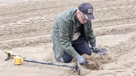 How to Metal Detect: The Complete Beginners Guide - Metal Detecting Tips