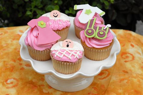 baby shower cupcakes