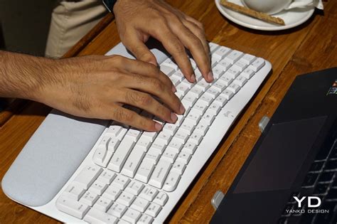 Logitech Wave Keys Wireless Keyboard Hands-On: Comfortable and Compact ...