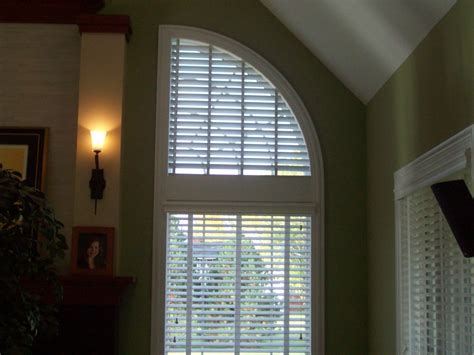 Wood blind in a quarter round window with matching wood blind below | Blinds, Blinds for windows ...