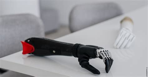 Hand prostheses: AI makes gripping more intuitive