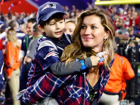 Photos of Tom Brady and Gisele at the Super Bowl - Business Insider