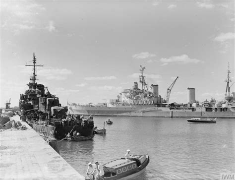 The destroyers HMS Penn & HMS Ledbury assisting the SS Ohio into Malta. August 1942 [782x800 ...