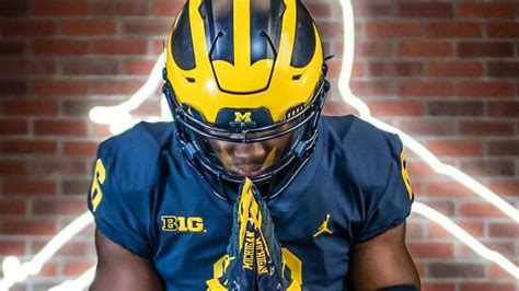 New Award Decals Appear On Michigan's Iconic Winged Helmet - Sports ...