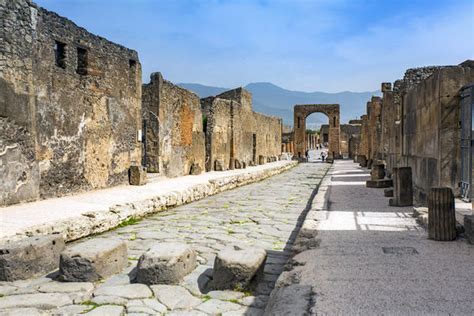 Pompeii: Italy's Frozen-in-Time Roman City by Rick Steves