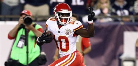 No fine for Tyreek Hill peace sign | Kansas city chiefs football ...