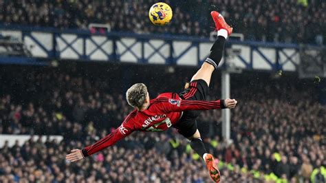 Alejandro Garnacho scores ‘beautiful’ bicycle kick for Manchester ...