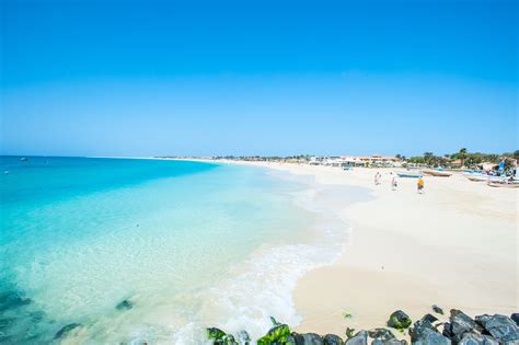 Praia de Santa Maria, Ilha do Sal | Lugares legais para visitar, Viagem na áfrica, Lugares para ...