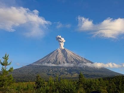 Nama Gunung di Indonesia Yang Mendunia | Pengetahuan Wisata Gunung ...