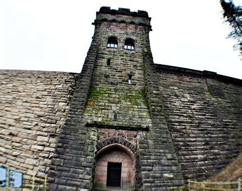 A Derwent Dam Circular Walk in the Peak District | BaldHiker