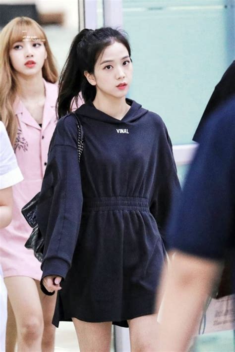 Blackpink Jisoo Airport Fashion - Official Korean Fashion