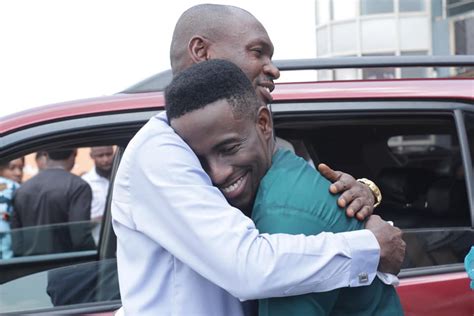 Newly-wed gospel singer, Minister GUC surprises his pastor with a brand new SUV in Port Harcourt ...