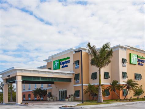 Marathon Florida Hotels in the Middle Keys | Holiday Inn Express & Suites Marathon