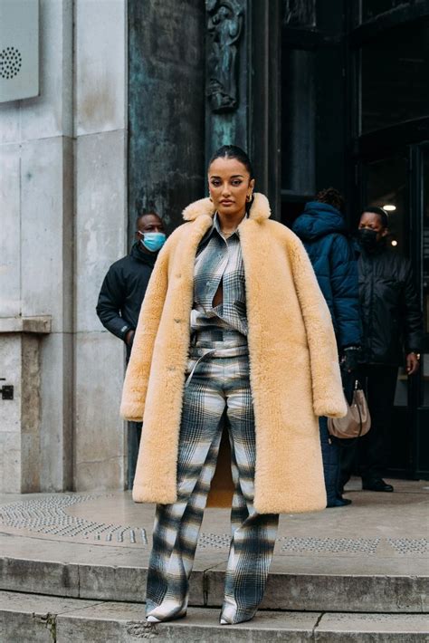 Street style: The best looks from Paris Fashion Week Fall/Winter 2022-2023 | Vogue France | Cool ...