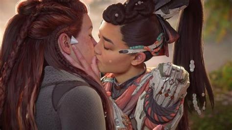 ‘Horizon Forbidden West’s Aloy Comes Out & Gets An Epic Sapphic Kiss