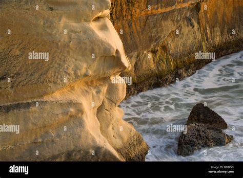 Cliff at tunnel beach hi-res stock photography and images - Alamy