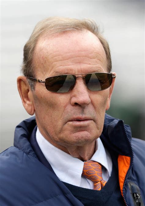 Denver Broncos owner Pat Bowlen steps down