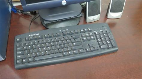 HP Desktop Computer w/ Monitor, Keyboard & Speakers - Oahu Auctions