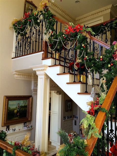 Decorate The Staircase For Christmas – 45 Beautiful Ideas - Decoration Love