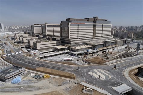 Massive new Istanbul hospital complex partially unveiled to combat pandemic | Daily Sabah