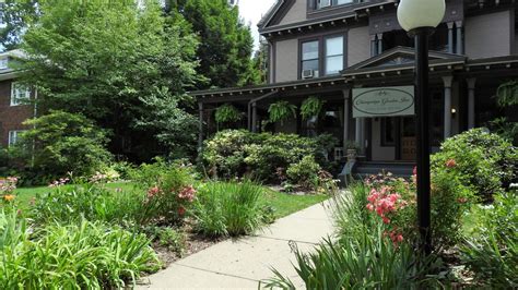 Champaign IL Bed and Breakfast - Champaign Garden Inn