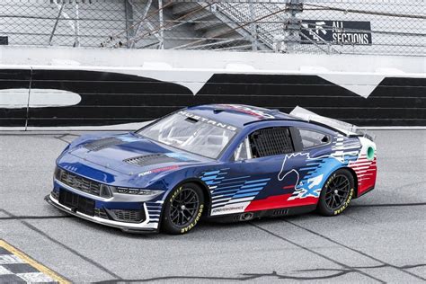 Ford estrenará el Mustang "Dark Horse" para la temporada 2024 de NASCAR