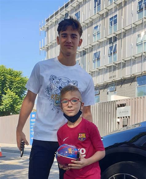 Gavi with a fan en 2022 | Fotos del barça, Fútbol de barcelona, Cnco ...