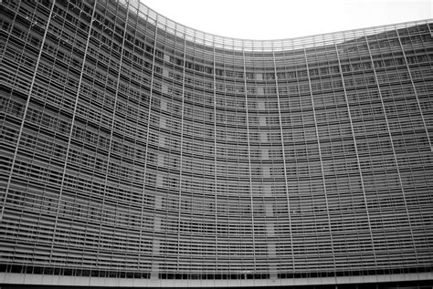 Commission curves | Each half of the Berlaymont building has… | Flickr