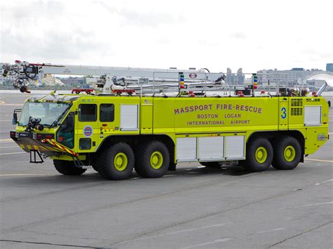 HD Oshkosh Striker 4500 Arff Firetruck Photos Wallpaper | Download Free ...